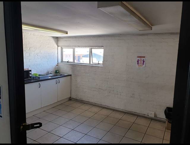 3,000M² WAREHOUSE TO LET IN KILLARNEY GARDENS
